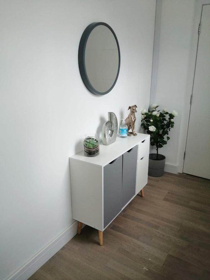 Apartment No 8 - Stay In Style In The Heart Of The Cathedral City. Truro Exterior photo